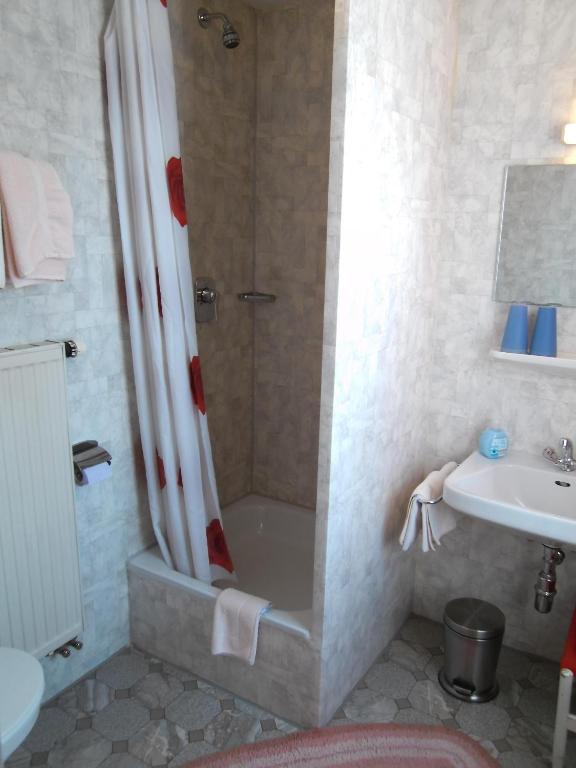 Hotel Gasthof Zum Neubau Kisslegg Phòng bức ảnh
